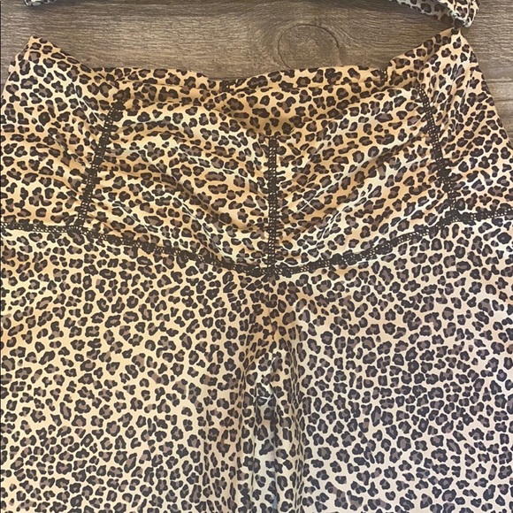 Leaport print crop leggings and matching top - Picture 2 of 9